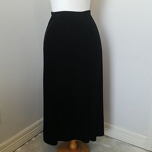 Best 25+ Deals for Black Velvet Long Skirt | Poshmark